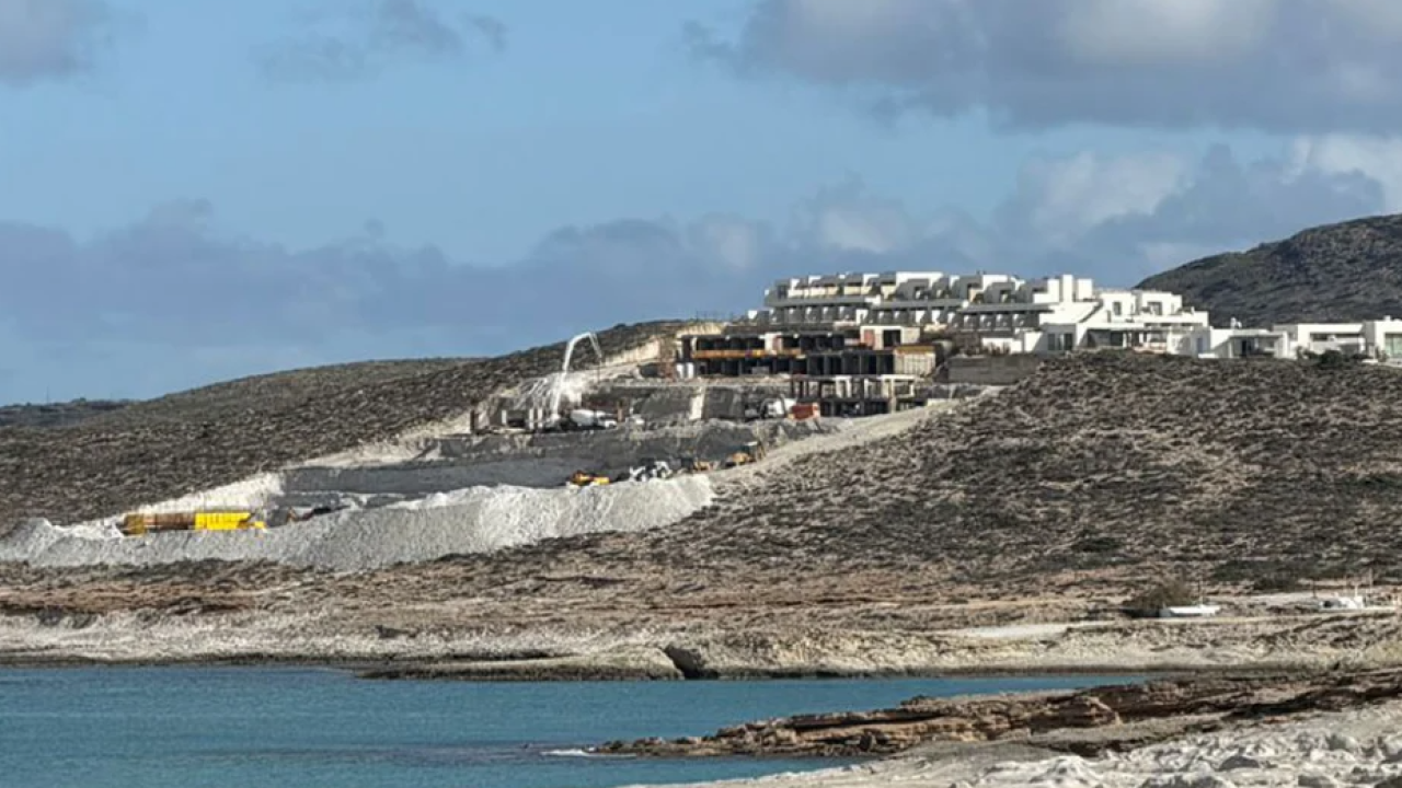 Μήλος: Μεγάλο ξενοδοχείο κοντά στο Σαρακήνικο - Προσφυγή στο ΣτΕ από τον Δήμο