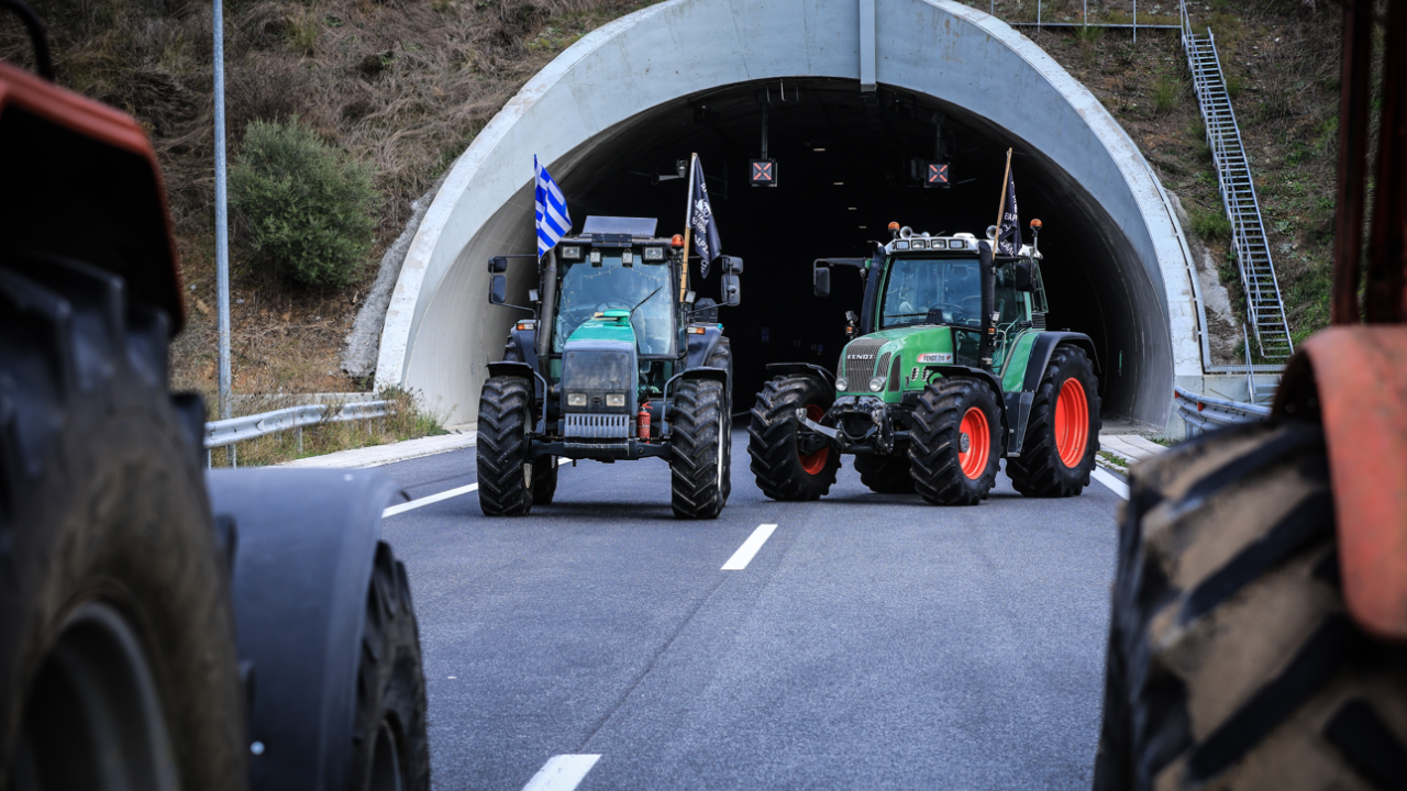 Τα μπλόκα, το διαφαινόμενο αδιέξοδο και το plan B
