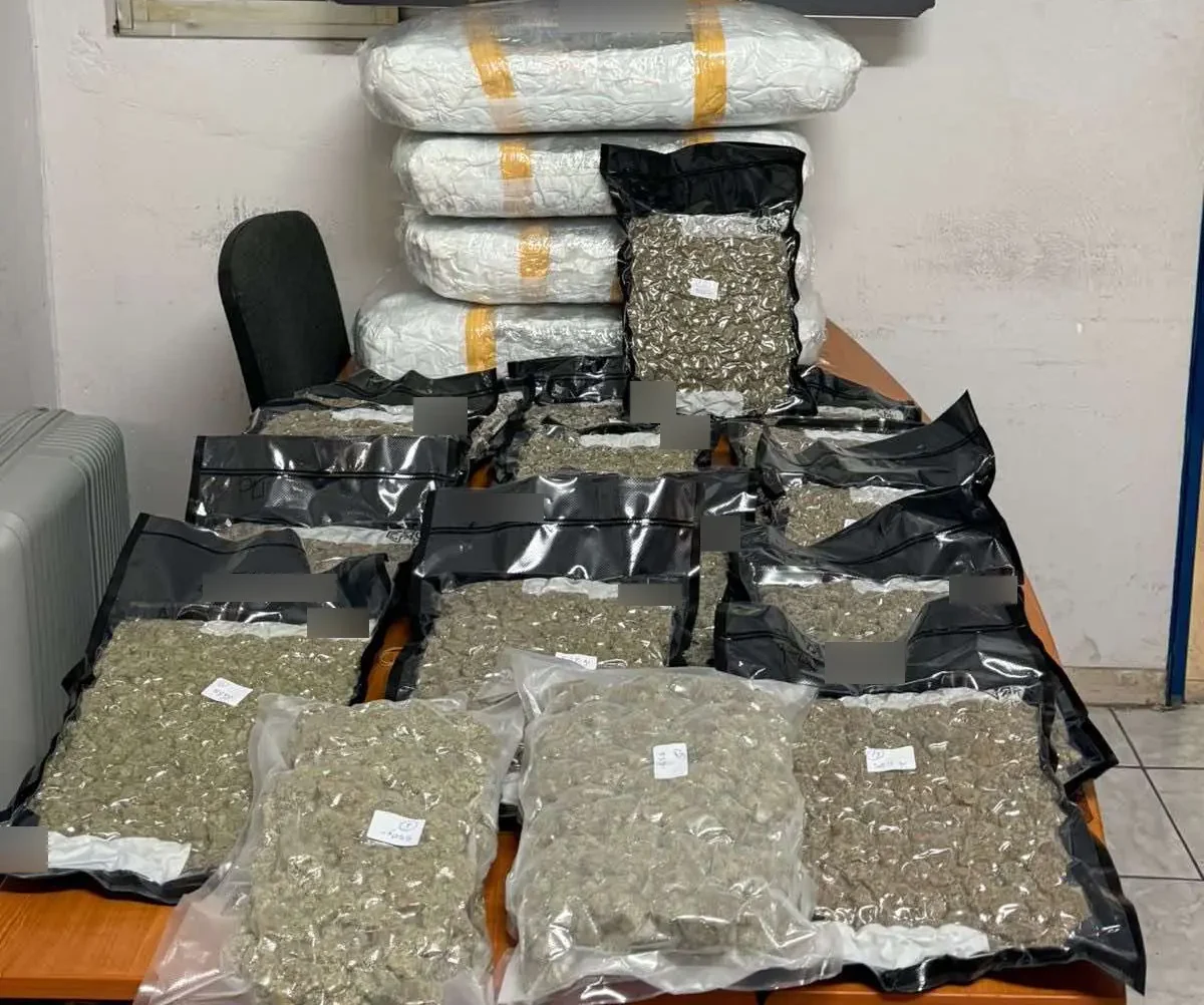 Το πορτμπαγκάζ είχε πάνω από 45 κιλά χασίς