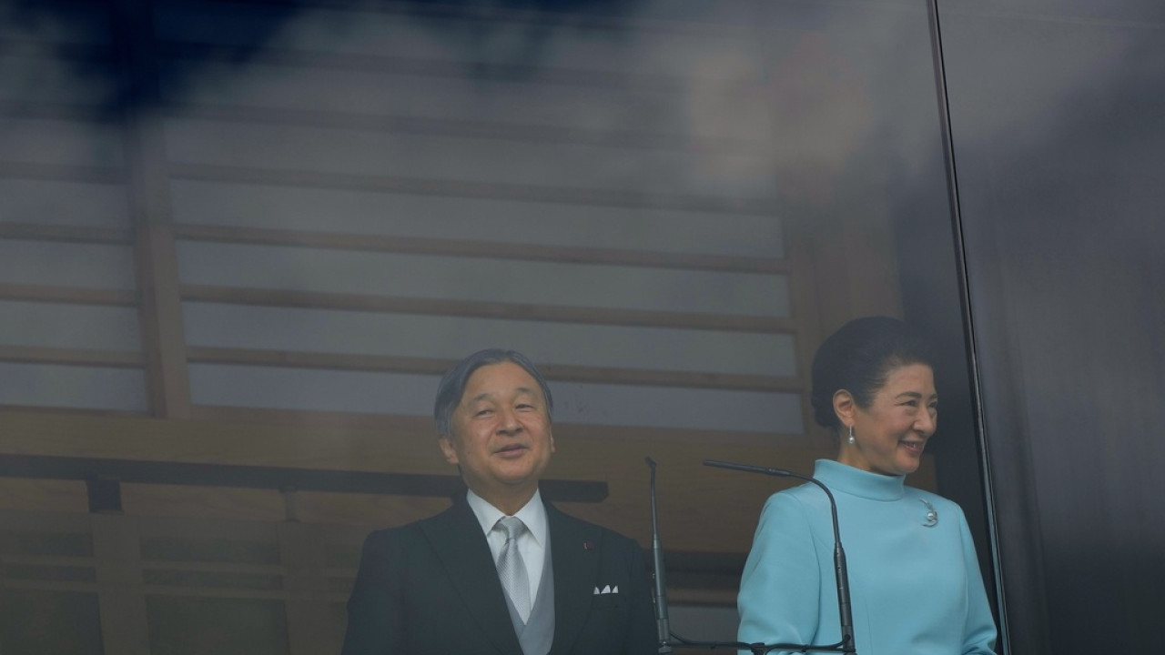 Ιαπωνία: Nεαρός γδύθηκε μπροστά στον αυτοκράτορα Ναρουχίτο που χαιρετούσε το πλήθος