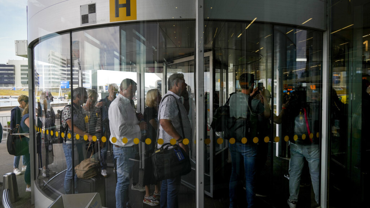 Ολλανδία: Ανεστάλησαν όλα τα δρομολόγια τρένων λόγω χιονιού και πάγου