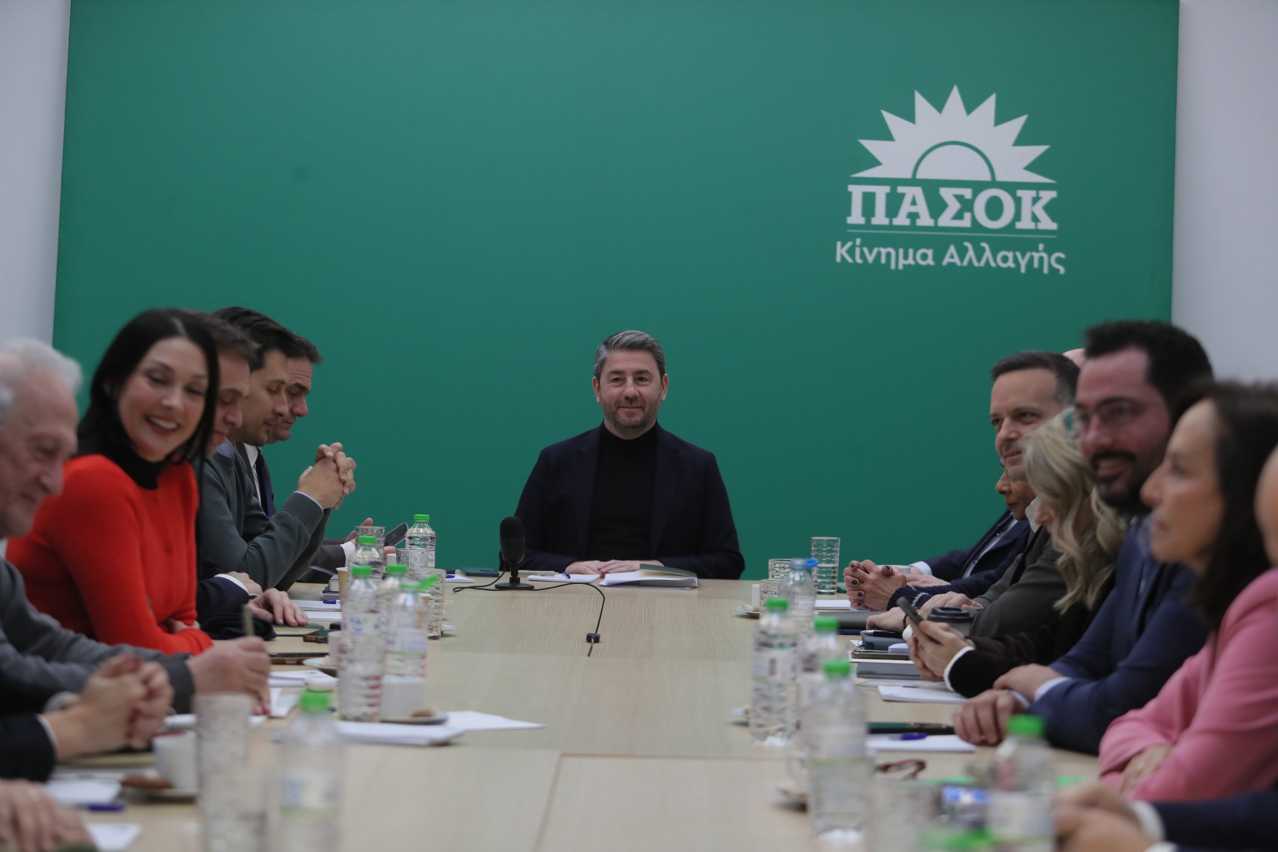 ΠΑΣΟΚ: Διεύρυνση και συνεργασίες τα «αγκάθια» στις σχέσεις των στελεχών