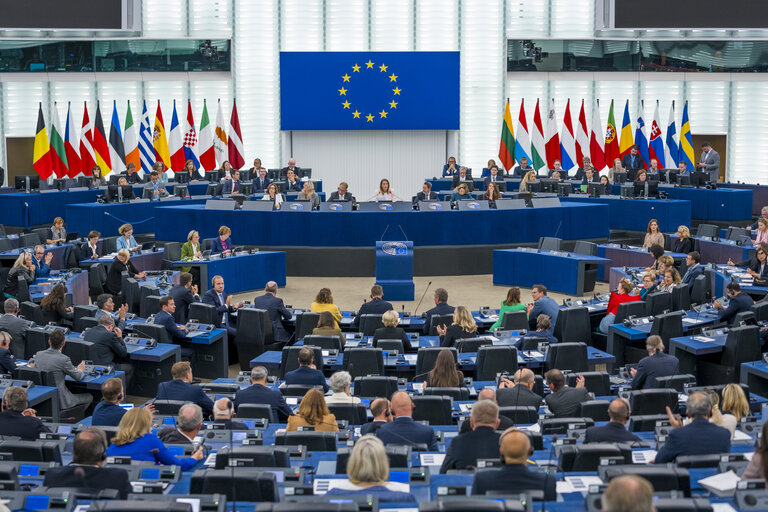 Politico: Σε ετοιμότητα το «εμπορικό μπαζούκα» της ΕΕ