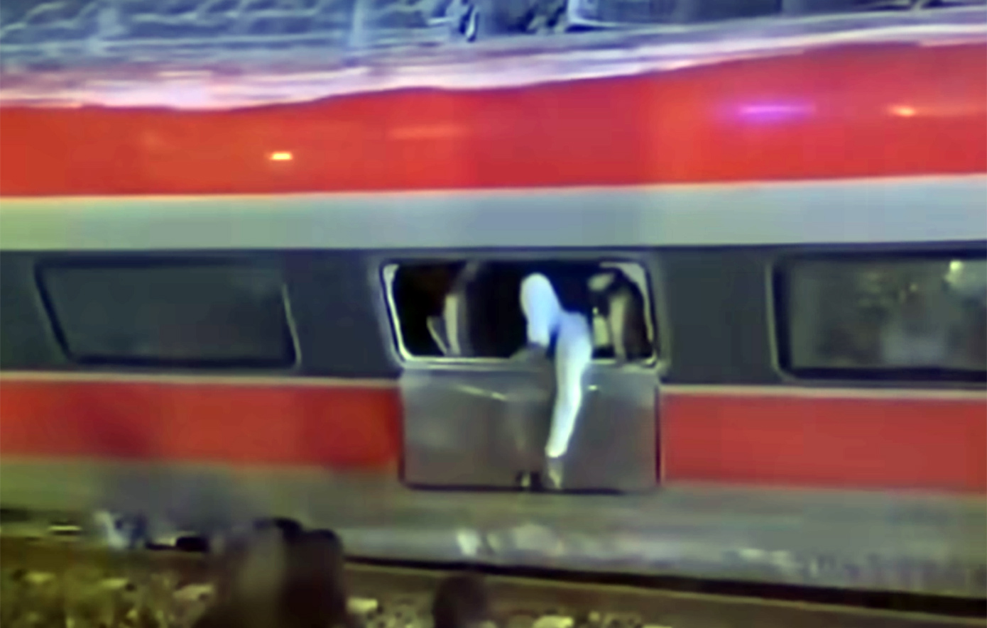 Τουλάχιστον 21 νεκροί, δεκάδες τραυματίες σε δυστύχημα στο οποίο ενεπλάκησαν δυο συρμοί υψηλής ταχύτητας – News.gr