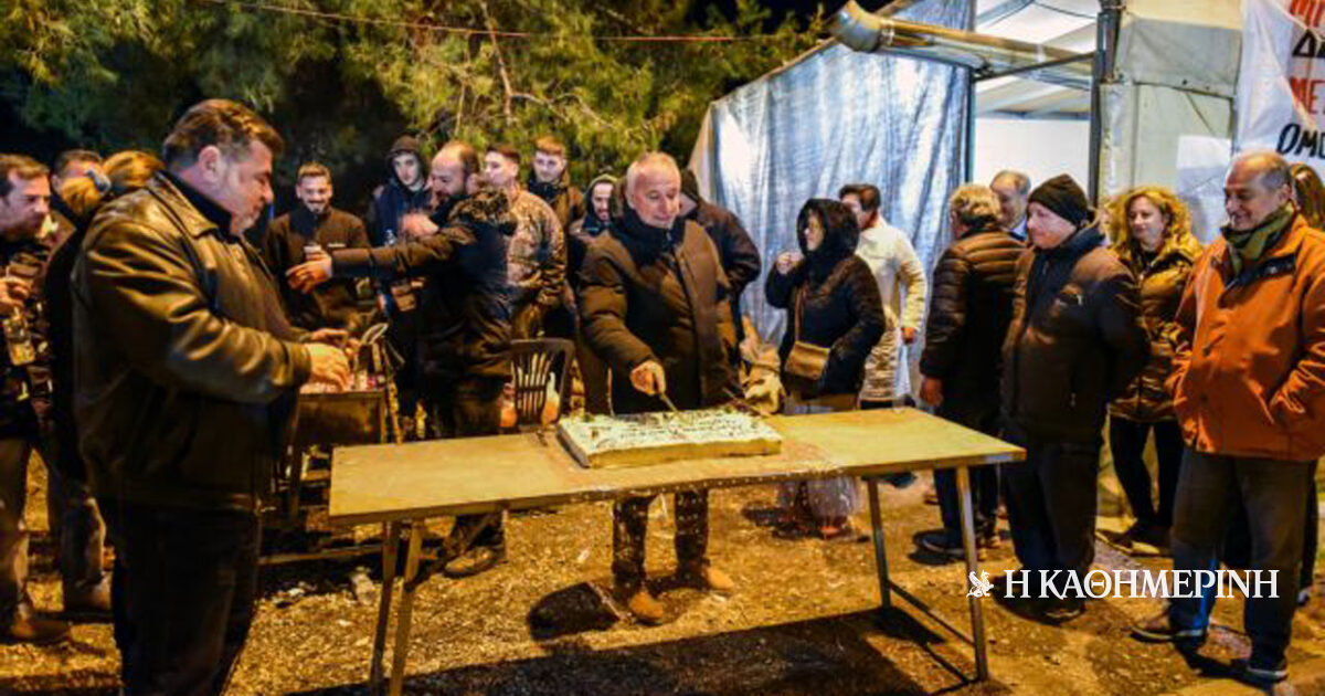 Οι γιορτές φεύγουν, τα αγροτικά μπλόκα μένουν