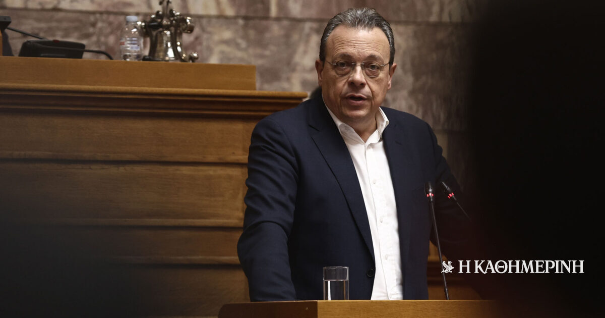 Σ. Φάμελλος: Επίθεση στην κυβέρνηση, αιχμές για Καρυστιανού, κάλεσμα στον Τσίπρα