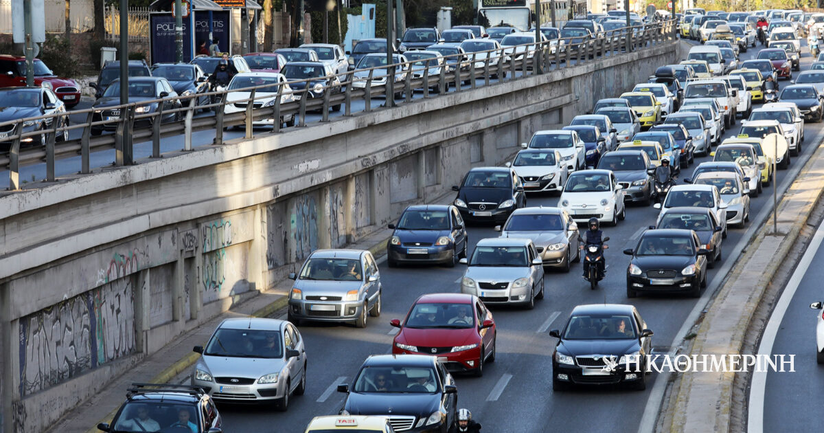 Σύσκεψη στο Μαξίμου για το κυκλοφοριακό: «Εξυπνα» φανάρια, περιορισμός φορτηγών και νέοι δρόμοι