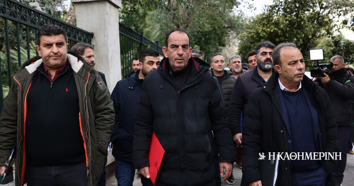 Στο Μαξίμου οι αγρότες για τη συνάντηση με τον πρωθυπουργό