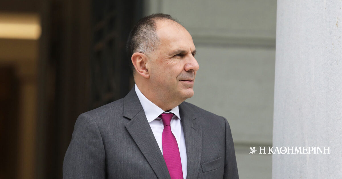 Εντός και Εκτός: Το δύσκολο έργο του Ελληνα ΥΠΕΞ