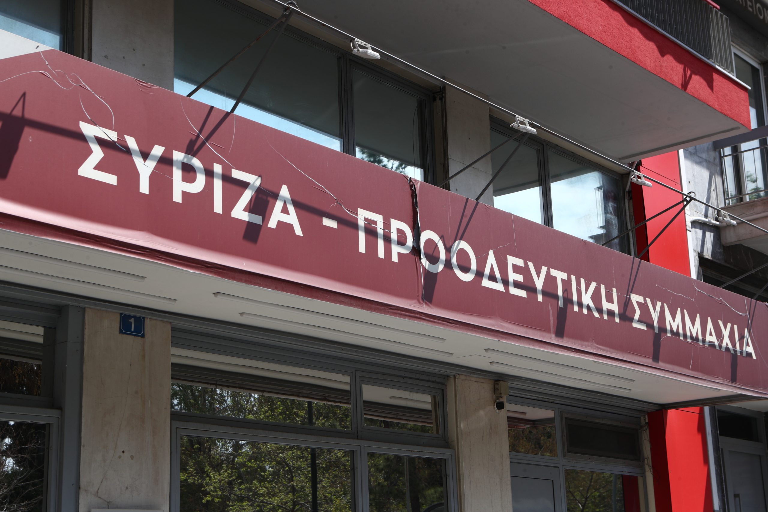 ΣΥΡΙΖΑ: «Ο κ. Μητσοτάκης μετά από 6 χρόνια διάλυσης, τώρα παριστάνει τον θεσμικό και συναινετικό»