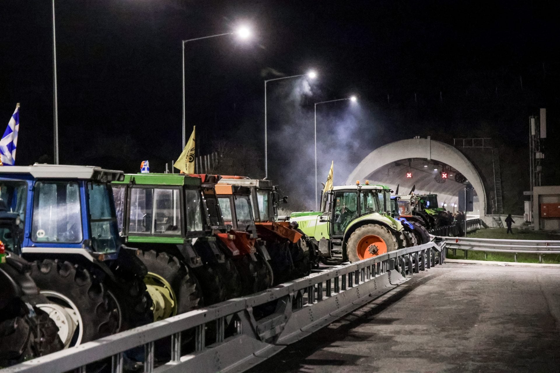 Αγρότες: Άνοιξαν Τέμπη - Μάλγαρα - Παλαιά Εθνική Θήβας-Λιβαδειάς -Παραμένουν τα μπλόκα σε Νίκαια