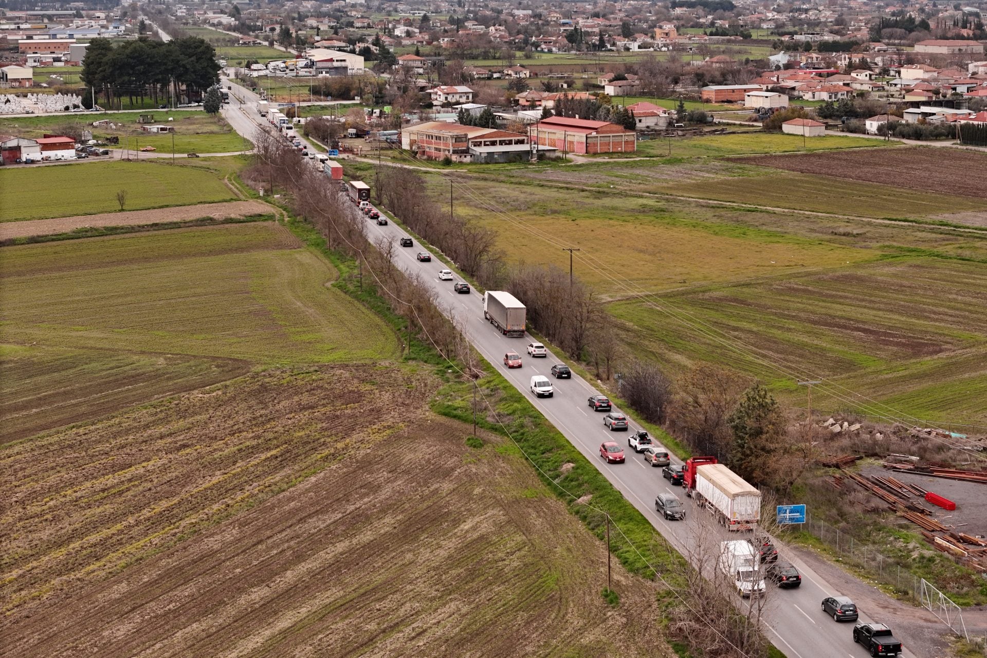 Αγροτικά μπλόκα στη Θεσσαλία: Διακοπές κυκλοφορίας