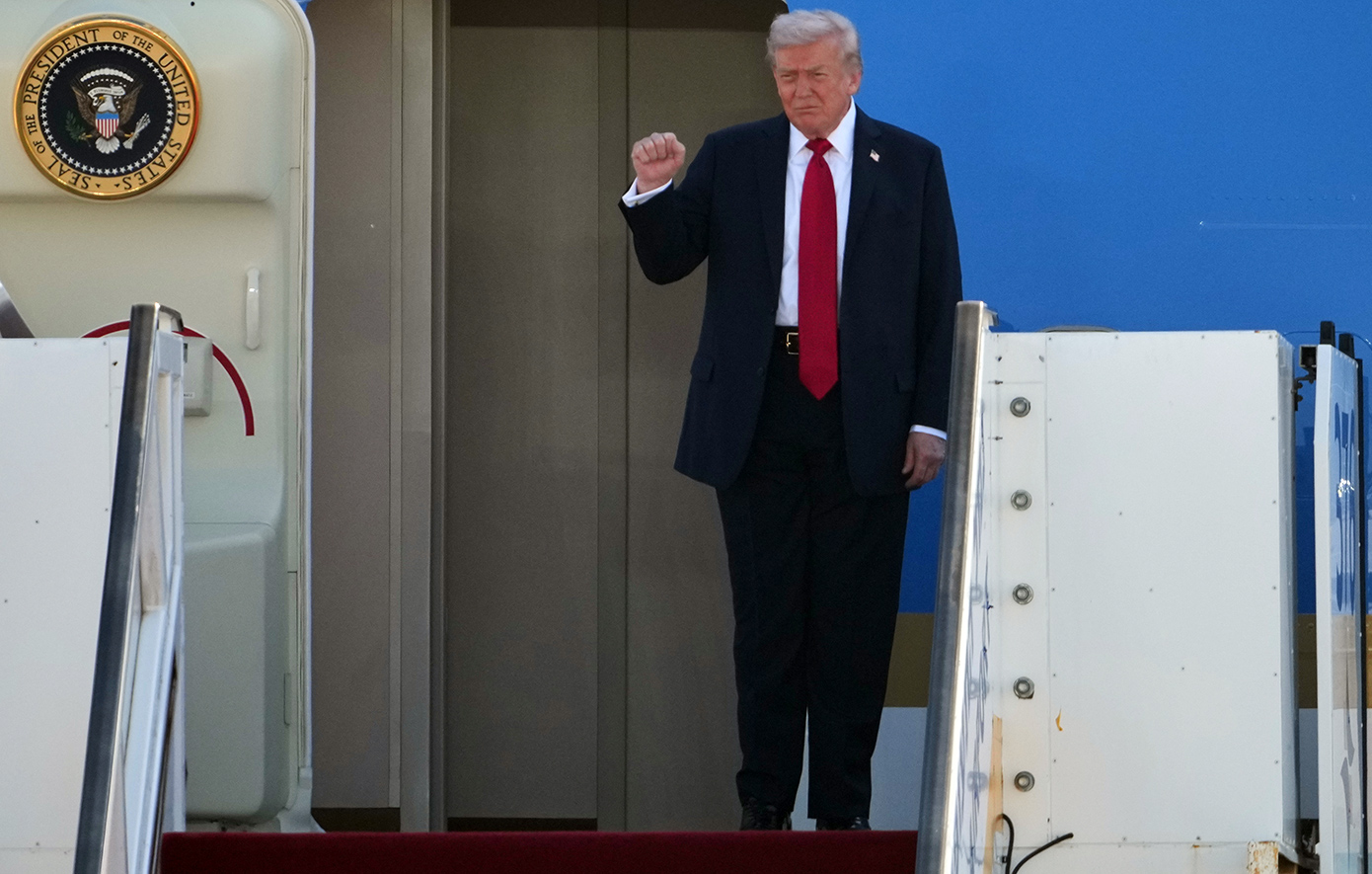 «Συνεχίστε τις διαδηλώσεις – Η βοήθεια είναι καθ’ οδόν» – News.gr