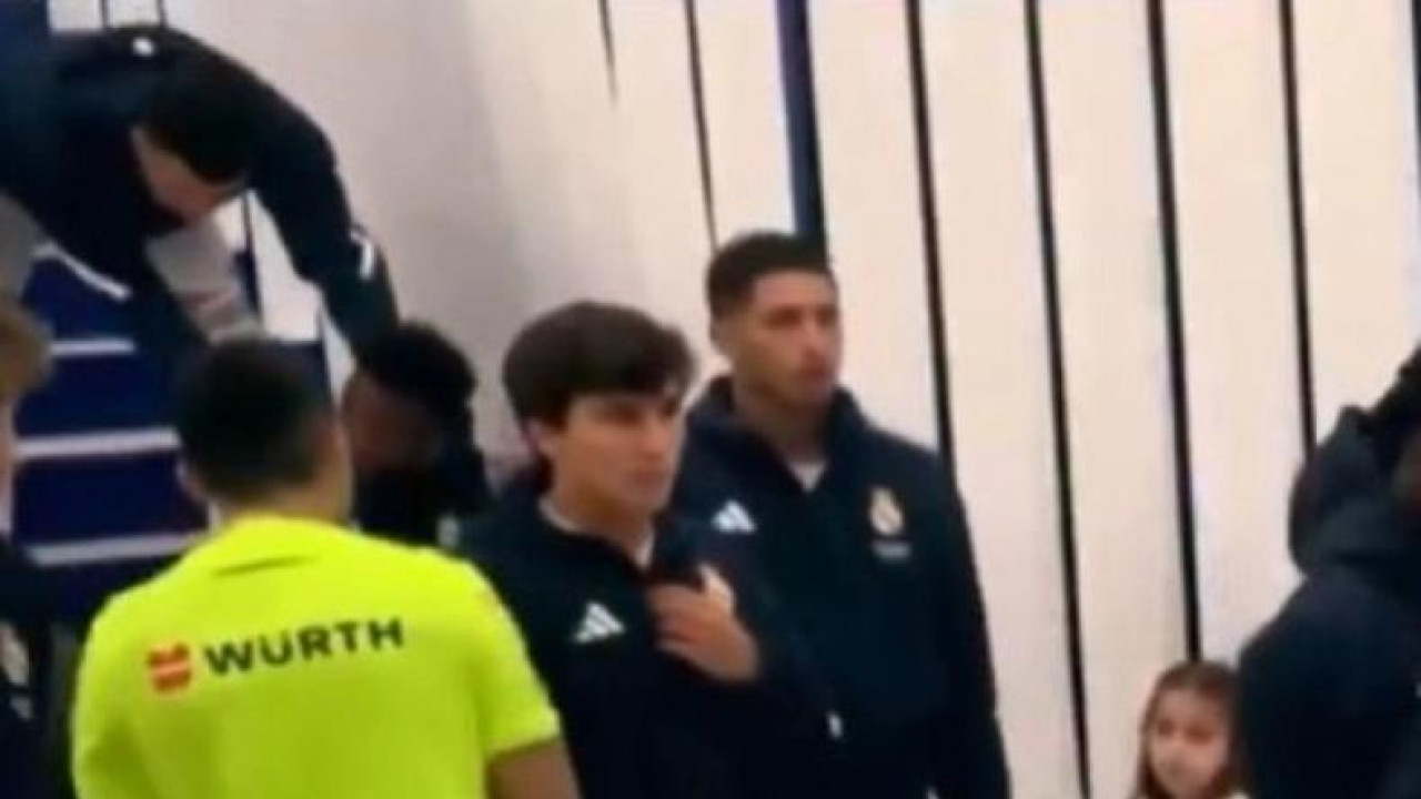 Εμπαπέ: Παρηγορούσε τον Βινίσιους μετά το γιουχαρίσμα των οπαδών