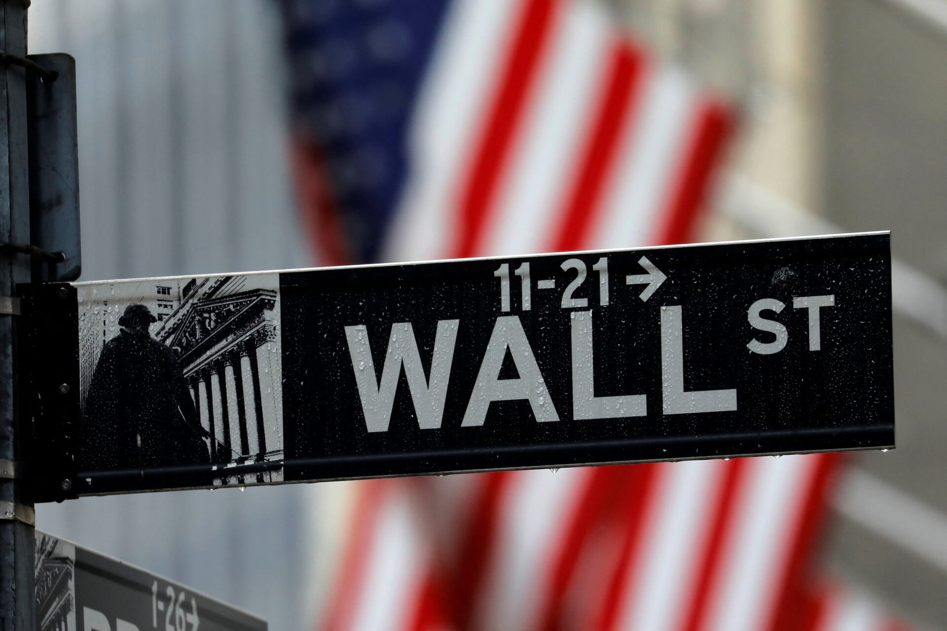 Βουτιά στη Wall Street υπό τη σκιά των απειλών Τραμπ για νέους δασμούς