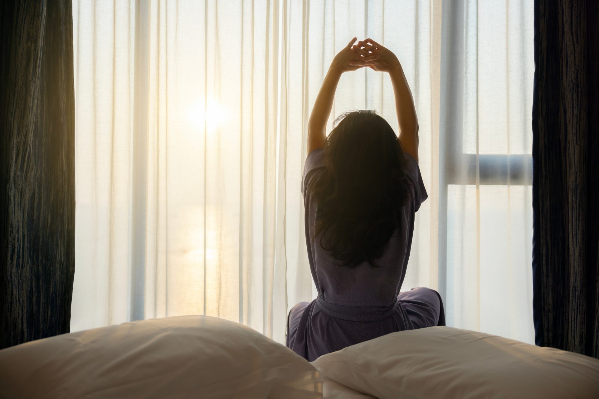 Τι ώρα πρέπει τελικά να ξυπνάμε το πρωί;