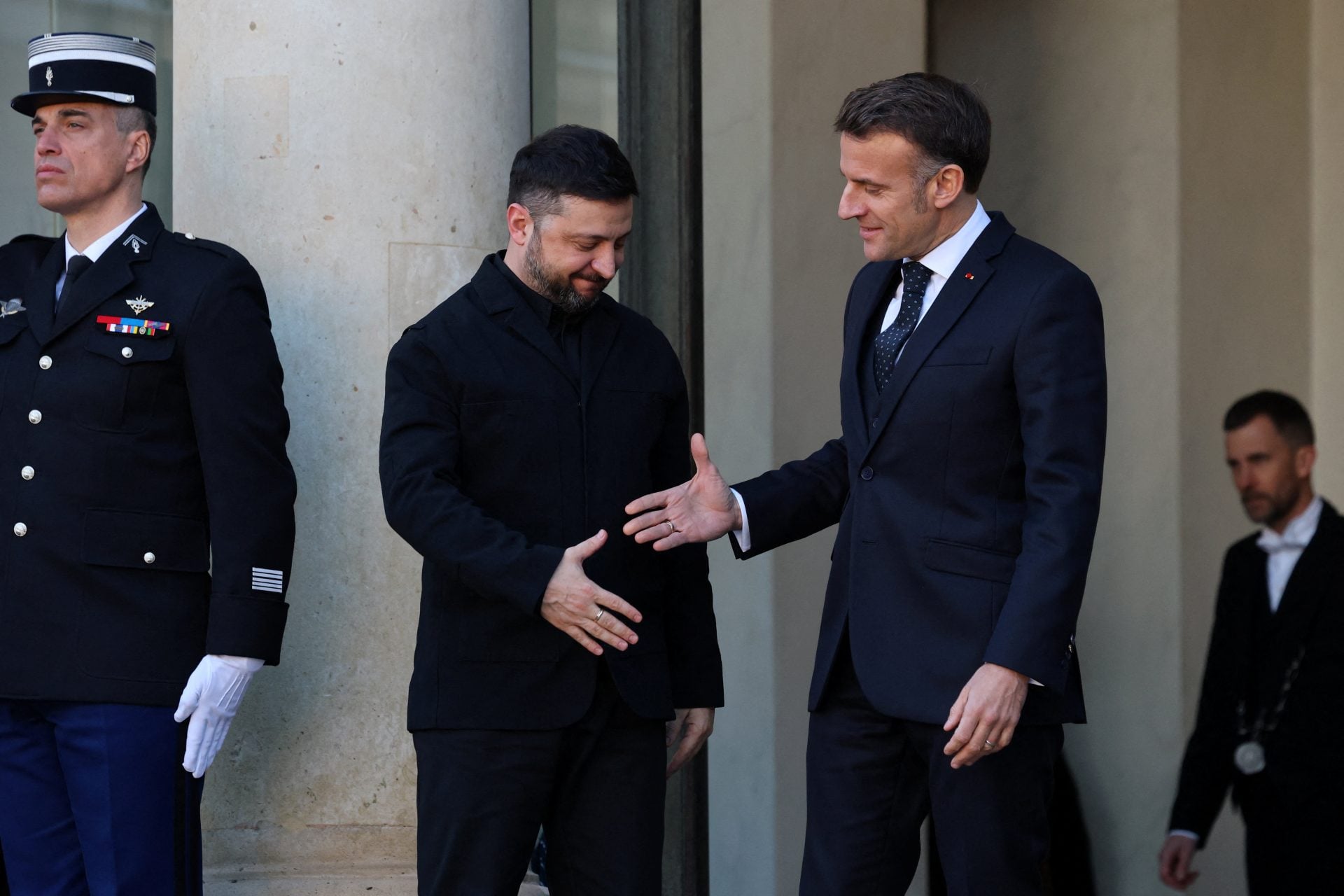 AFP: Οι ΗΠΑ έτοιμες να αναλάβουν ηγετικό ρόλο για την ασφάλεια της Ουκρανίας