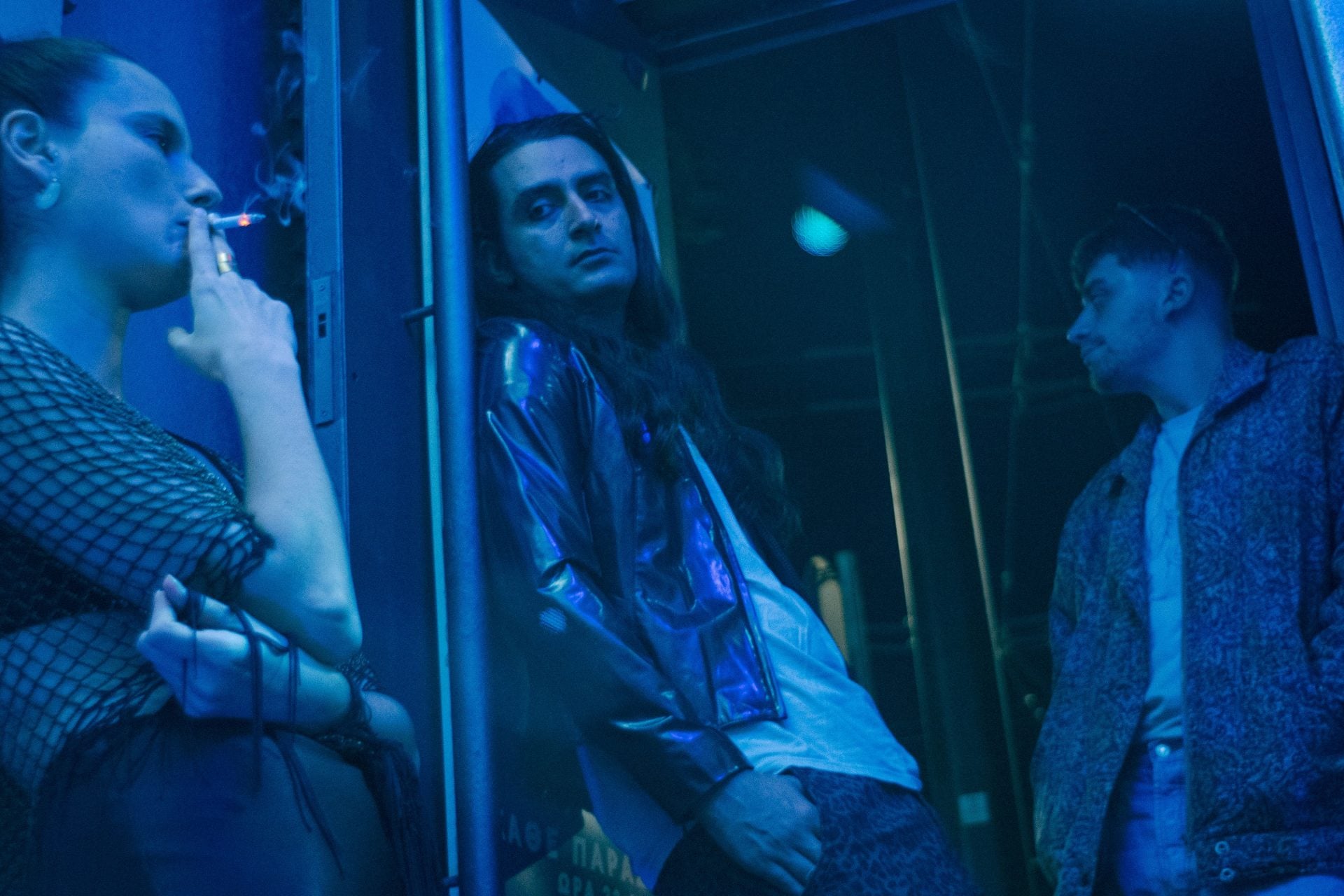 Αμήχανες προθέσεις κρυμμένες σε παιχνιδιάρικα βλέμματα