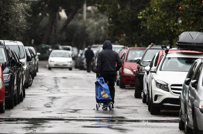 Ασθενείς τοπικές βροχές και έντονο κρύο – News.gr