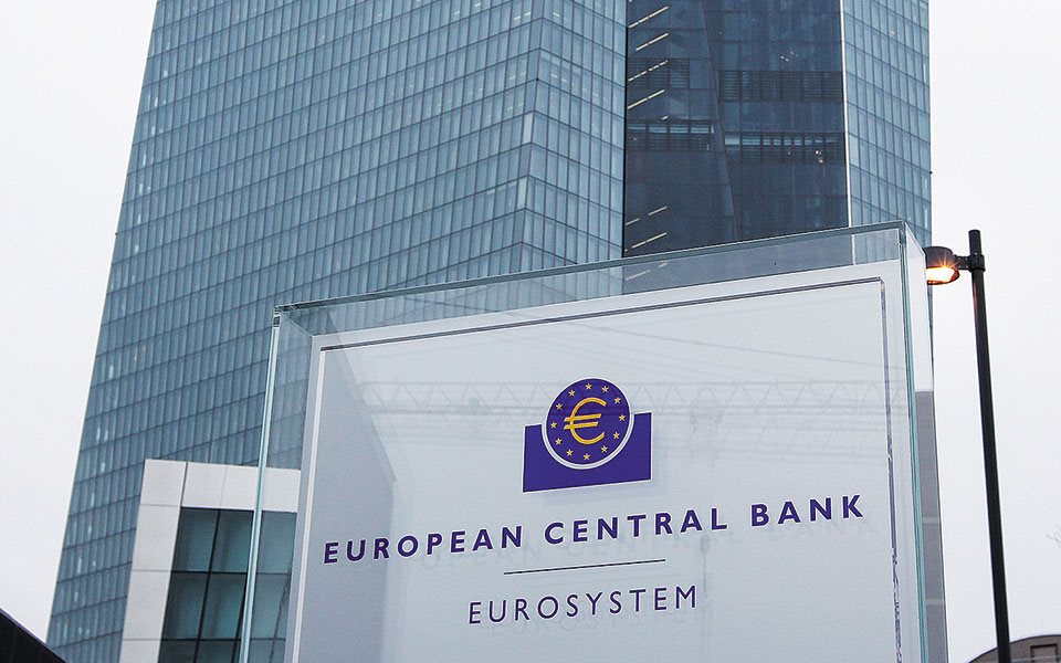 Πιθανή μείωση επιτοκίων ΕΚΤ αν συνεχιστεί ενίσχυση του ευρώ