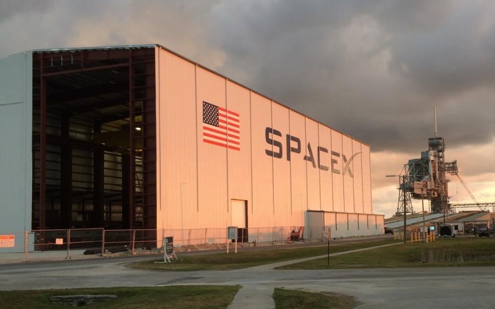 Ο Έλον Μασκ προωθεί τη συγχώνευση των Space X και xAI