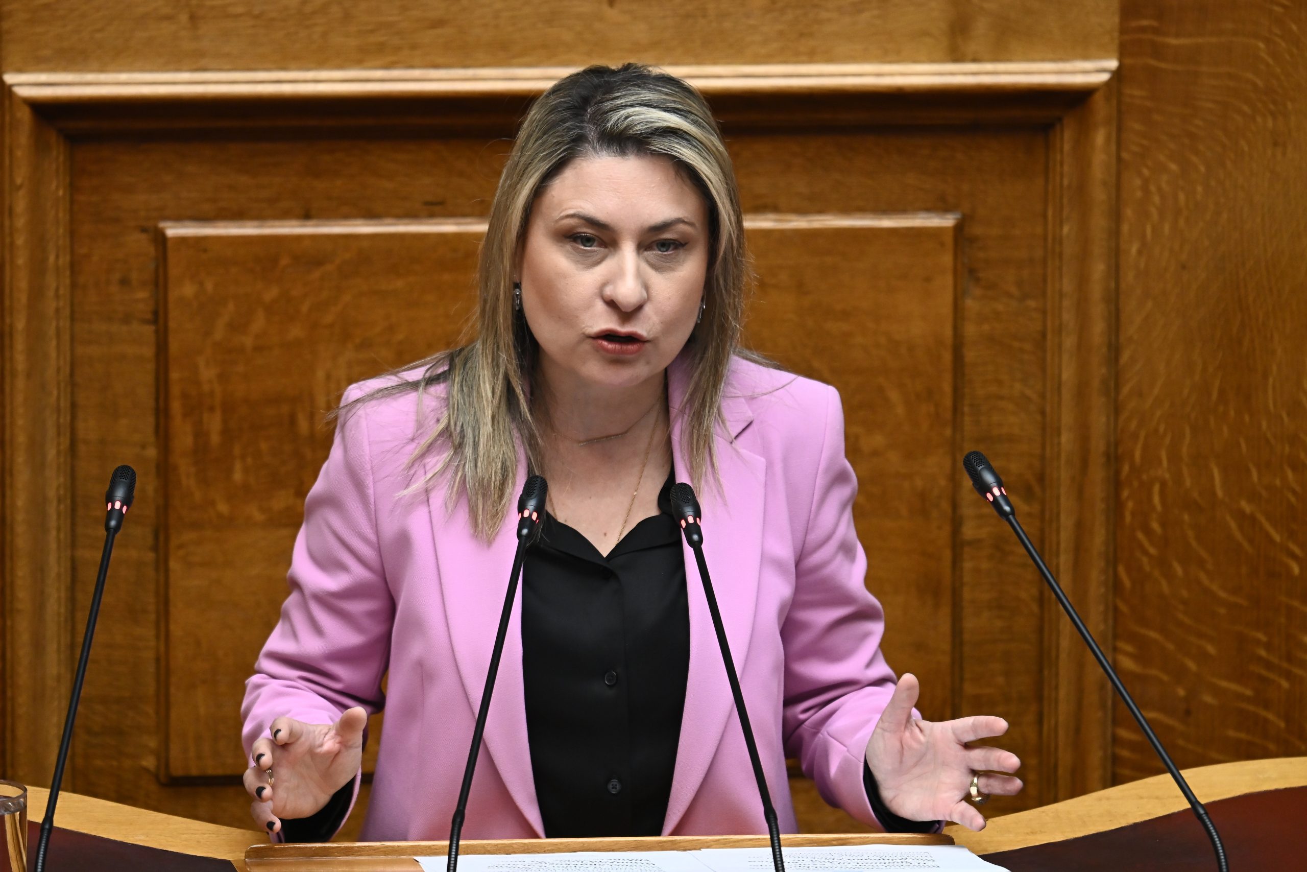 Τα μαζεύει η Αλεξοπούλου για το «το τζάμπα πέθανε»: «Δεν αναφερόμουν στους εκπαιδευτικούς»