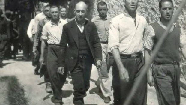 ΚΚΕ: Οι φωτογραφίες των 200 της Καισαριανής δείχνουν το ηθικό μεγαλείο των κομμουνιστών