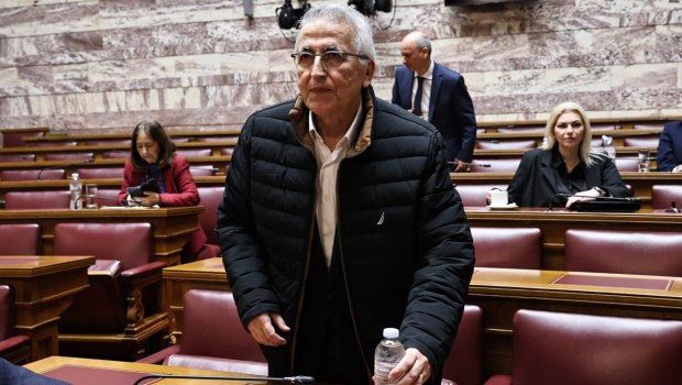 «Είναι σκάνδαλο που αγγίζει και την κυβέρνηση» - Τι λένε τα κόμματα για την υπόθεση Παναγόπουλου