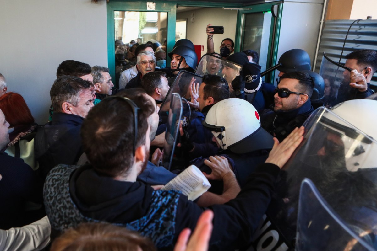 «Θλιβερός πρωταγωνιστής ο Άδωνις Γεωργιάδης σκηνικών αστυνομικής βίας εναντίον γιατρών», τονίζει ο ΣΥΡΙΖΑ