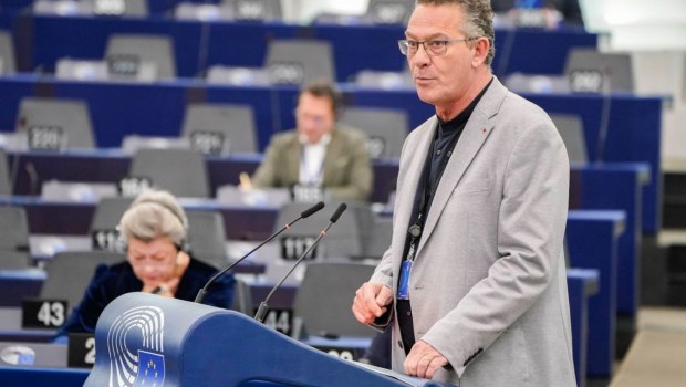 Αρβανίτης: Όταν το κυβερνητικό θράσος γίνεται απειλή - Ερώτηση στην Κομισιόν για τον εκφοβισμό σε δημοσιογράφους