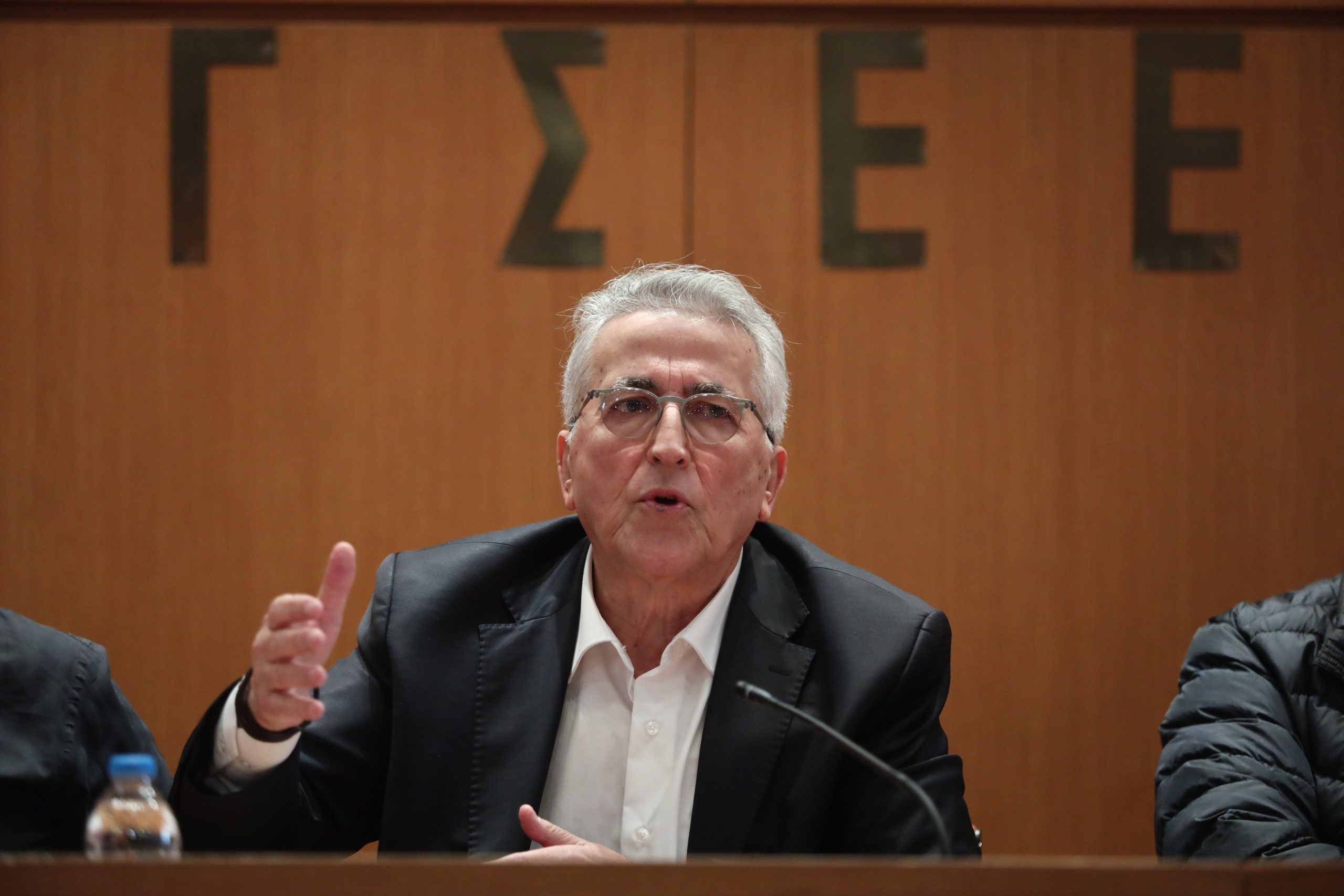 «Δεν αντιδικώ με το κόμμα μου, αλλά δεν παραιτούμαι» - Η απάντηση Παναγόπουλου στο ΠΑΣΟΚ
