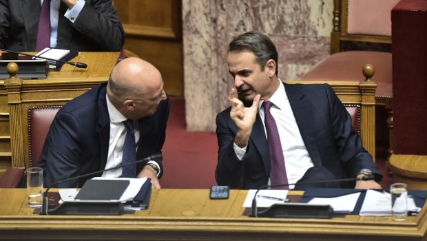 Φουντώνουν οι εσωκομματικές αντιθέσεις στη ΝΔ μετά την παρέμβαση Δένδια