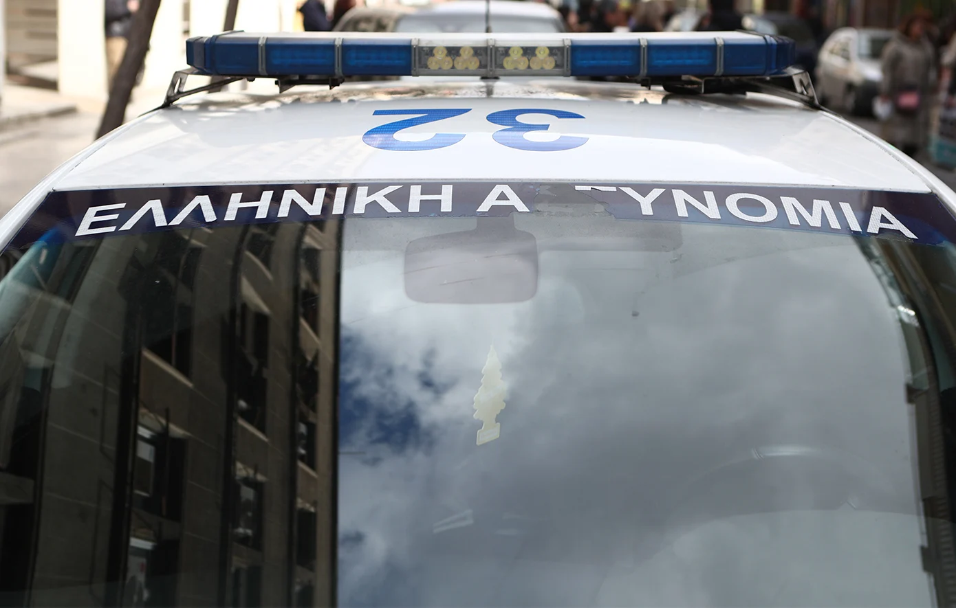 Ηλικιωμένος δολοφονήθηκε με πολλαπλές μαχαιριές μέσα στο σπίτι του – Τρεις συλλήψεις – News.gr