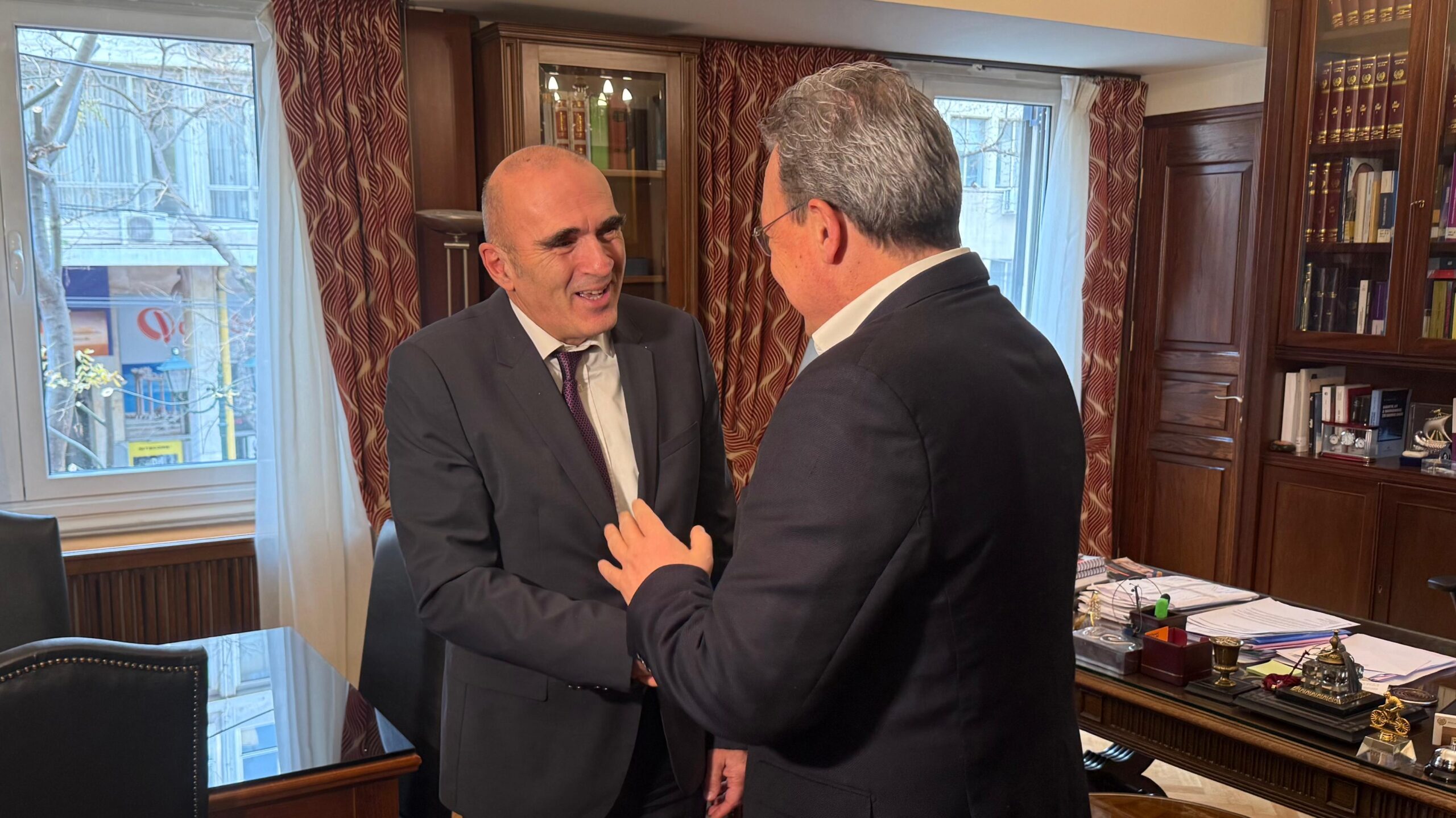 Φάμελλος: Ρουσφέτια, υποκλοπές και σκάνδαλα διαβρώνουν την εμπιστοσύνη προς την πολιτική και τους θεσμούς