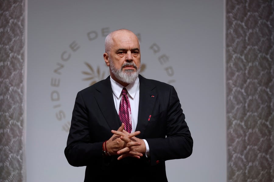 «Πέπλο προστασίας» από τον Ράμα στους υπουργούς του έναντι της δικαστικής εξουσίας