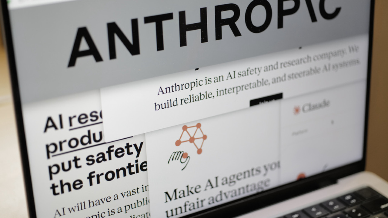 Ο Τραμπ διέταξε την κυβέρνησή του να σταματήσει αμέσως τη χρήση της ΤΝ της εταιρίας Anthropic