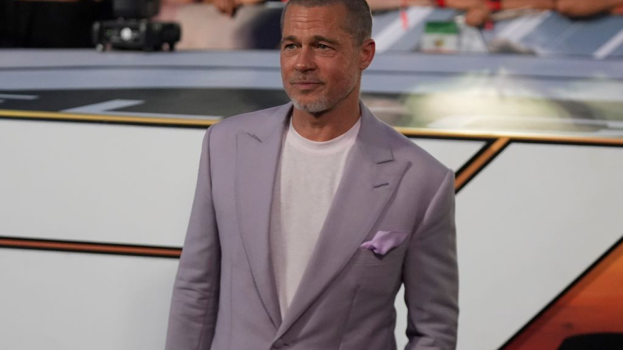 Μπραντ Πιτ: Ο σταρ στην Ύδρα για γυρίσματα – Αποκλειστικές εικόνες από το νησί 