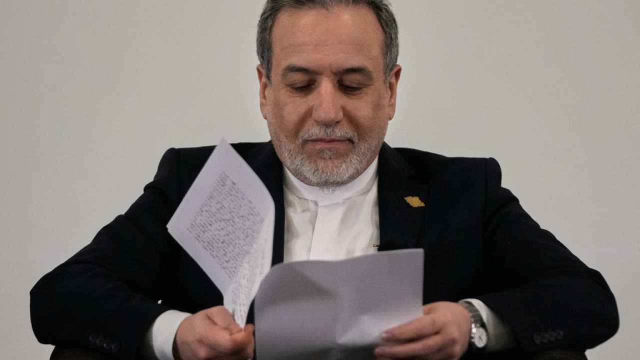 Το Ιράν ζήτησε οι διαπραγματεύσεις με τις ΗΠΑ να μεταφερθούν από την Κωνσταντινούπολη στο Ομάν