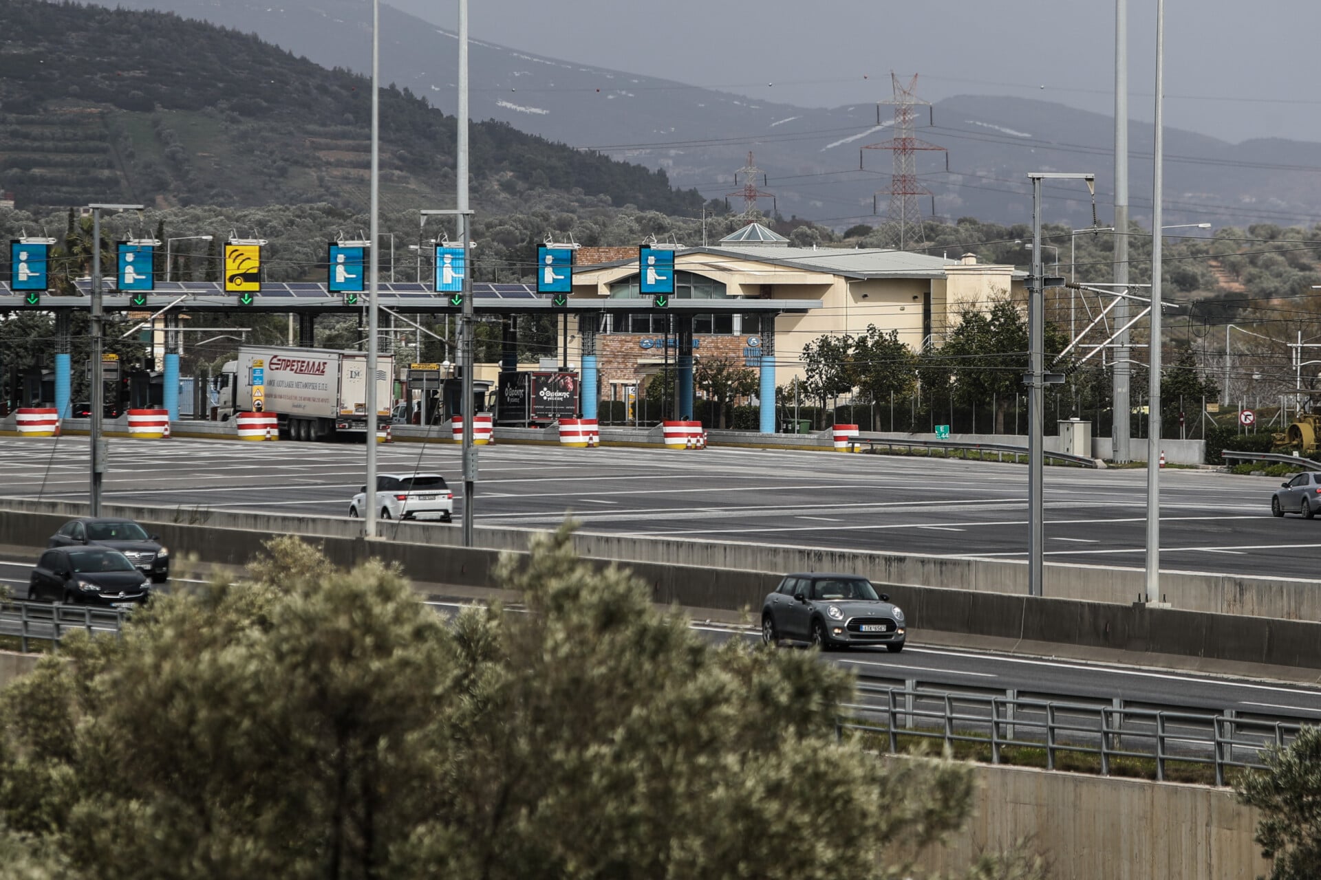 Κλειστές είσοδοι στο ρεύμα προς αεροδρόμιο
