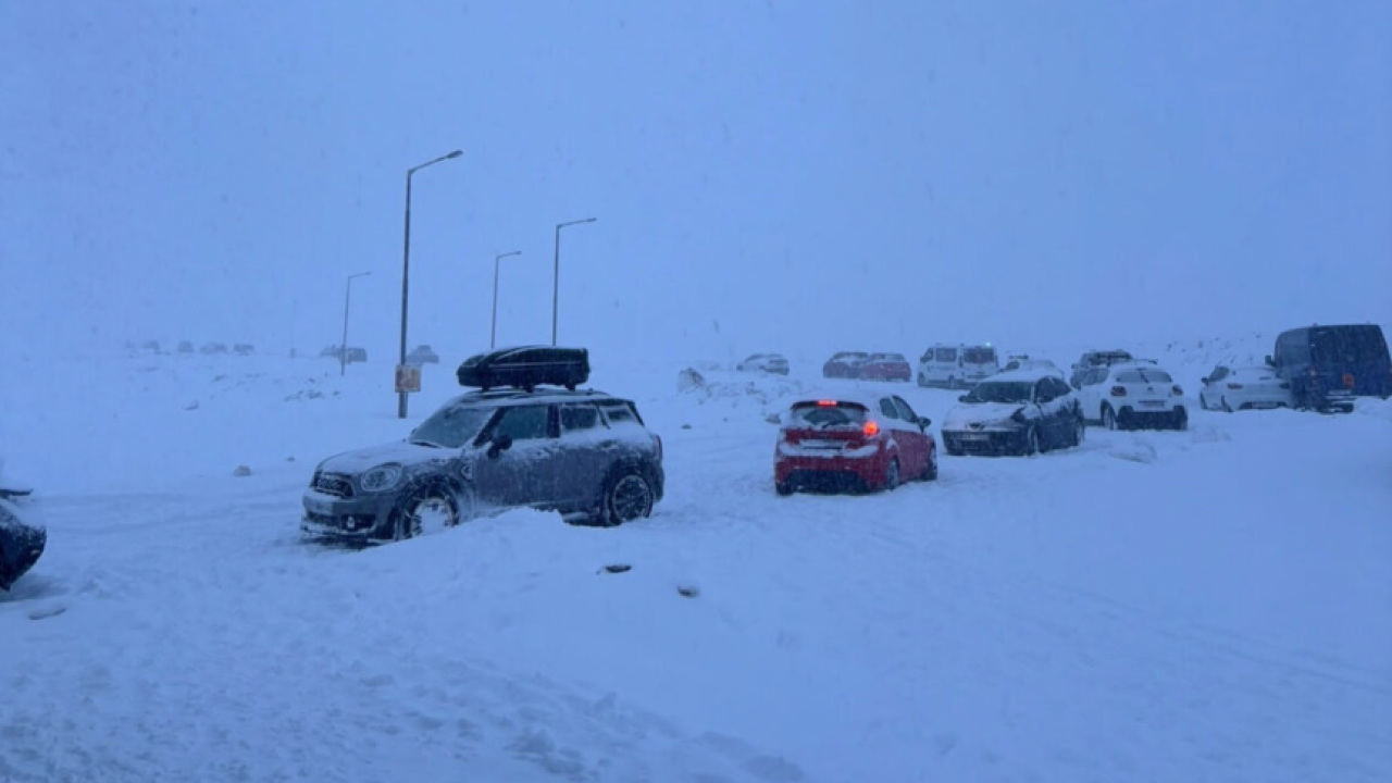Αίσιο τέλος στο Φαλακρό: Ολοκληρώθηκε ο απεγκλωβισμός δεκάδων επισκεπτών