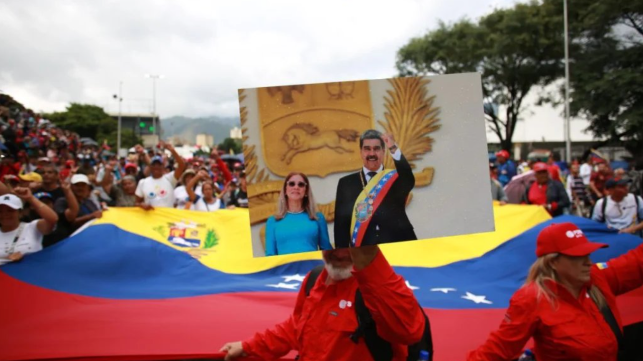 Χιλιάδες διαδηλωτές ζητούν την επιστροφή του Μαδούρο στη Βενεζουέλα