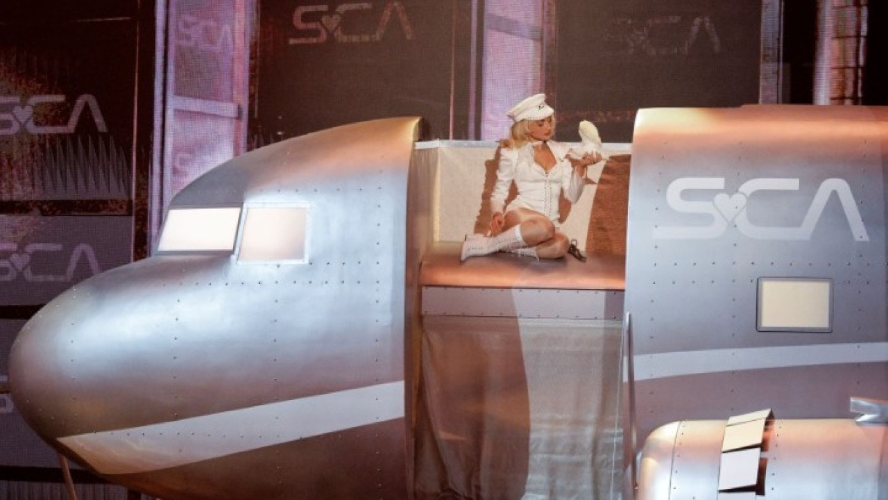 Βραβεία Grammy: Στο στόχαστρο της PETA Σαμπρίνα Κάρπεντερ - Lady Gaga