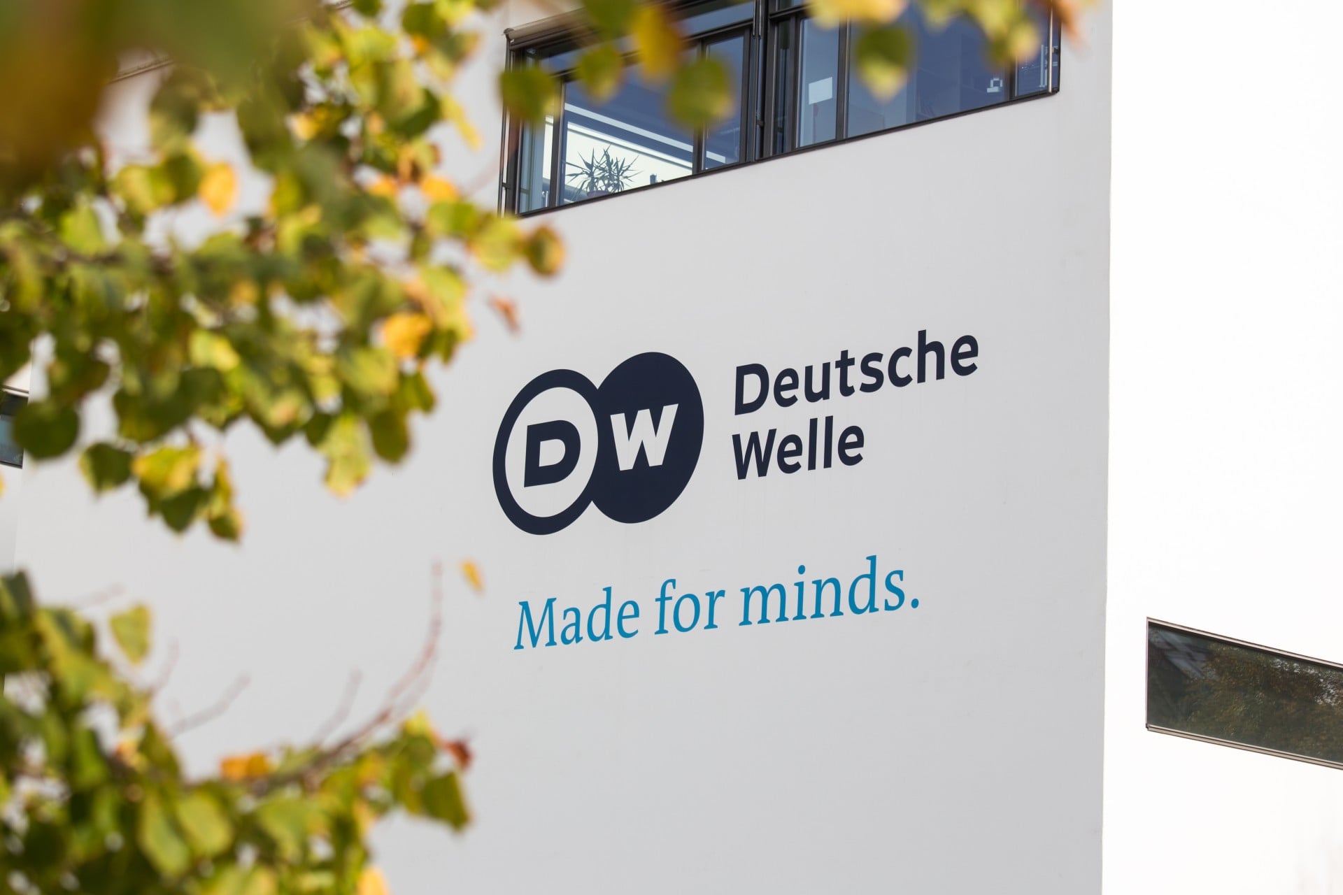 Deutsche Welle - Κλείσιμο του ελληνικού προγράμματος: «Ποιο μήνυμα αποστέλλεται για τις ελληνογερμανικές σχέσεις;»