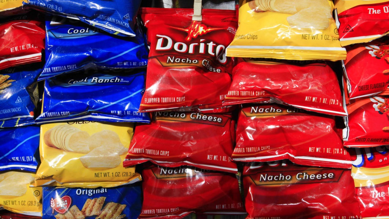 ΗΠΑ: Η PepsiCo θα μειώσει τις τιμές των Lay's και Doritos