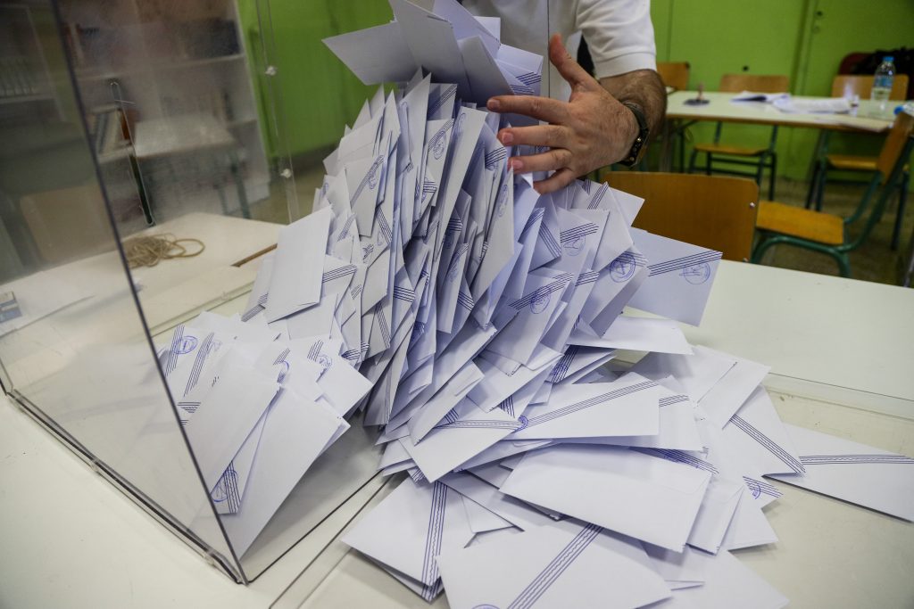 Τα τρία βασικά σενάρια: Οι συνδυασμοί που βγάζουν την επόμενη κυβέρνηση