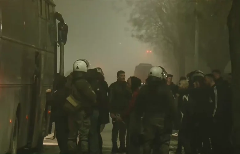 Επεισόδια με… καταιγισμό από μολότοφ – Ένας αστυνομικός τραυματίστηκε – News.gr