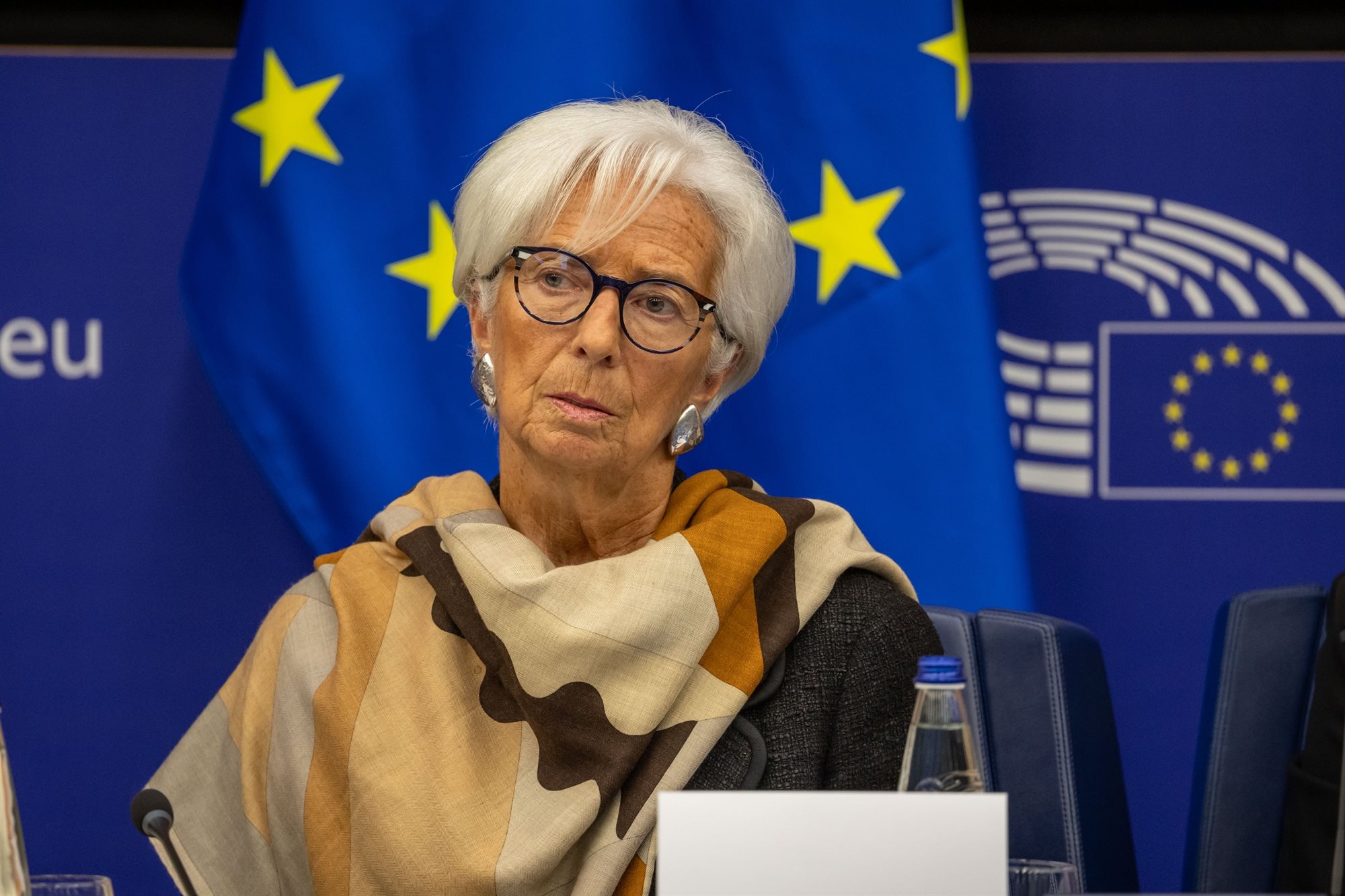 Εξετάζει πρόωρη αποχώρηση από το τιμόνι ΕΚΤ η Λαγκάρντ
