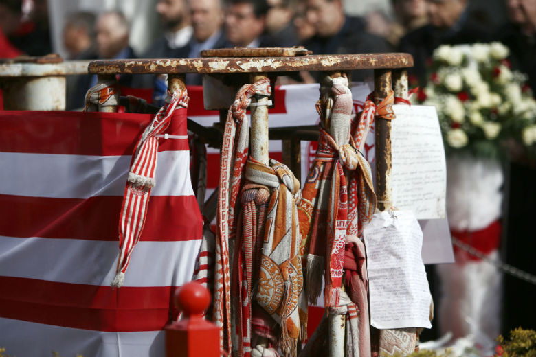 45 χρόνια από την τραγωδία της Θύρας 7 – Όταν τα σκαλοπάτια του «Καραϊσκάκη» βάφτηκαν με αίμα