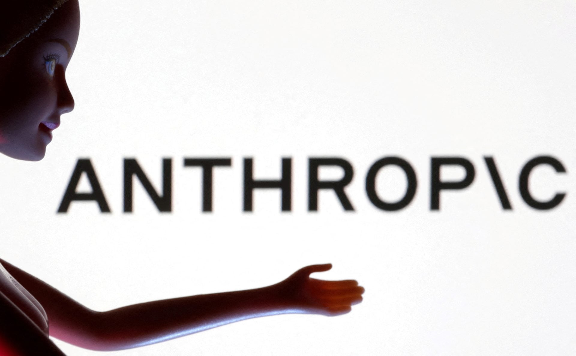 Επιστρατεύει την AI της Anthropic αντί υπαλλήλων σε λογιστική και συμμόρφωση