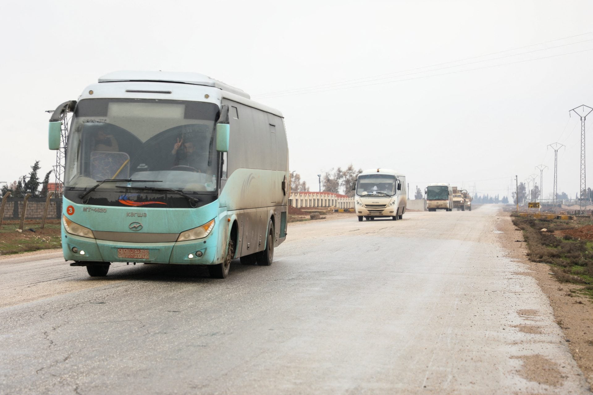 Πάνω από 2.200 κρατούμενοι του ISIS μεταφέρθηκαν από τη Συρία, σύμφωνα με αξιωματούχο